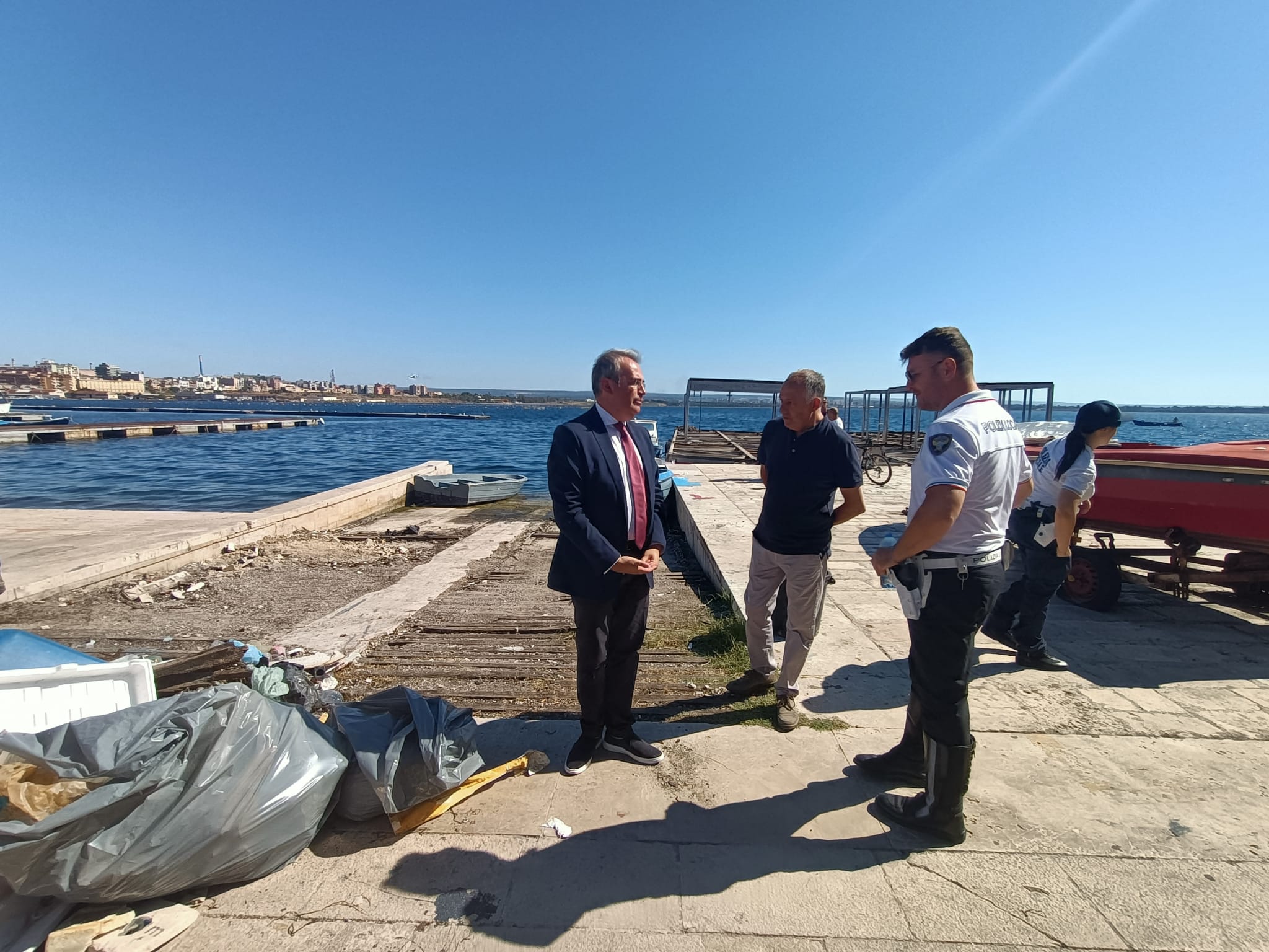 Foto rimozione barche e chiosco via Garibaldi 14 1